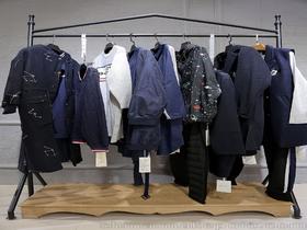 品牌服裝折扣供應(yīng)商與批發(fā)市場(chǎng)全解析 價(jià)格、渠道與零售策略